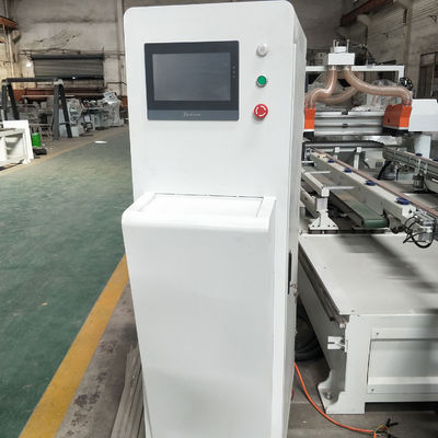 Maschine für die automatische Holzbearbeitung mit CNC-Schnittsäge für das Schneiden von Holzplatten