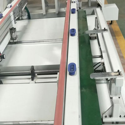 Maschine für die automatische Holzbearbeitung mit CNC-Schnittsäge für das Schneiden von Holzplatten
