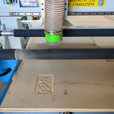 Holzbearbeitung ATC Cnc Router mit Weihong Steuerungssystem und 1300 × 2500 Arbeitstisch Größe