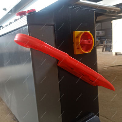 Phoenix Präzisions-Holzbearbeitungsmaschine mit Doppelblatt Schiebetischsäge zum Schneiden von Holz