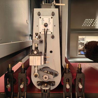 Automatische Maschine zur Abrundung von Kanten und zur Entfernung von Oxiden