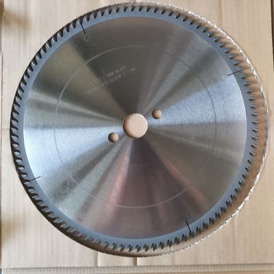 Tct Carbide Material Legierung Holzbearbeitung Kreissäge für das Schneiden von Massivholz