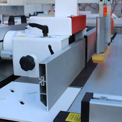 C300 Holzbearbeitung Kombinierte Maschine Planer Dickenmaschine Cutterblock Drehgeschwindigkeit 5700r.p.m.
