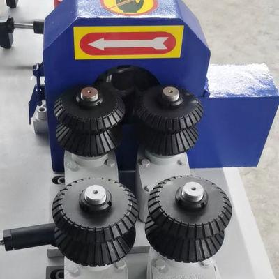 Automatische Fütterungsmaschine mit rundem Stangenfräsen Maschinen zur Schleif- und Fräsmaschine für Massivholz