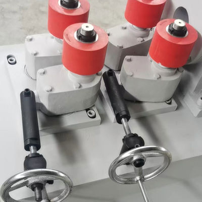Automatische Fütterungsmaschine mit rundem Stangenfräsen Maschinen zur Schleif- und Fräsmaschine für Massivholz