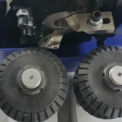 Automatische Fütterungsmaschine mit rundem Stangenfräsen Maschinen zur Schleif- und Fräsmaschine für Massivholz