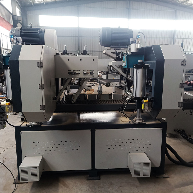 Horizontale Doppelkopfbandsäge-Holzschneidemaschine mit max. Arbeitsbreite mm 400 mm