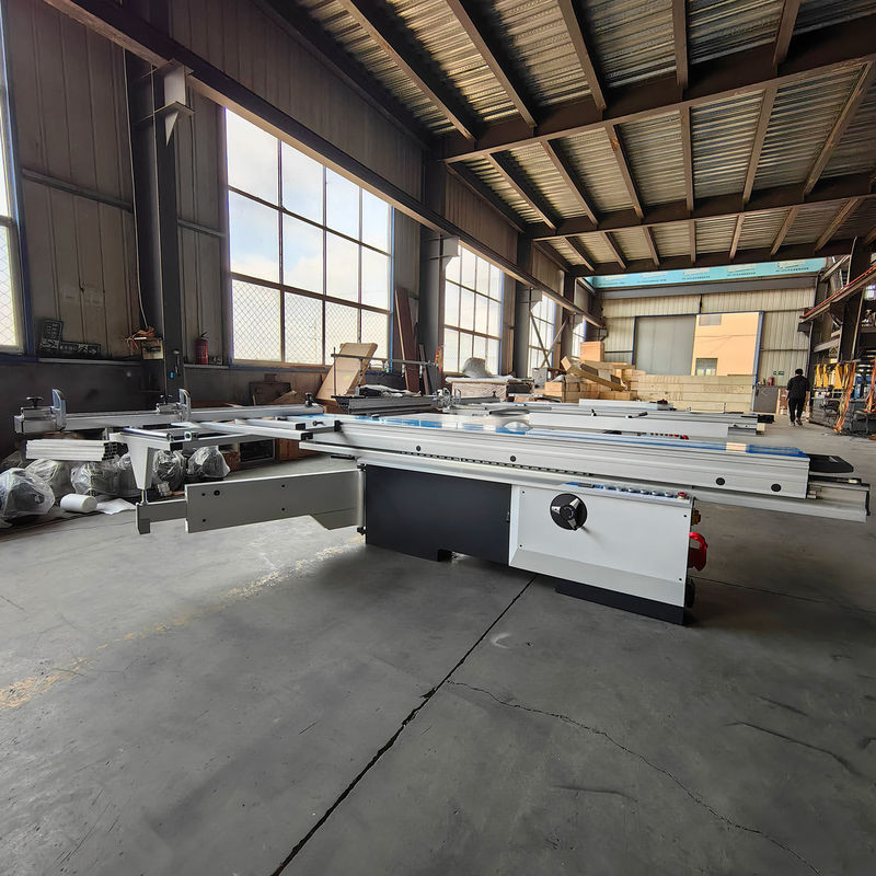 MJ3200 Elektronische Schiebetischsäge mit 5,5 kW Leistung und 780 kg Gewicht