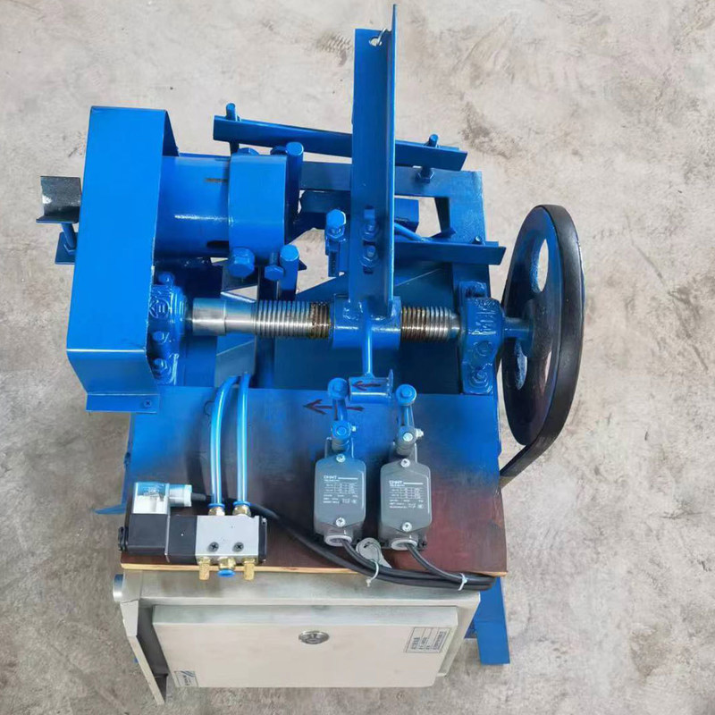 15 mm Schraub-Pitch-Stab-Drehmaschine für die automatische Herstellung von kleinen Besenstäben